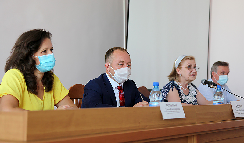 Встреча населения и представителей районных предприятий с представителями министерства здравоохранения Калужской области